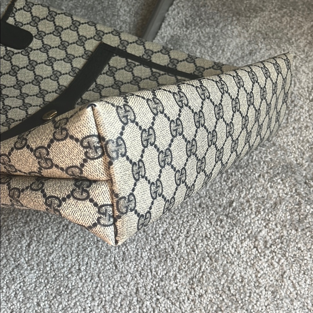 Gucci Navy and Tan Tote - Picture 4 of 12